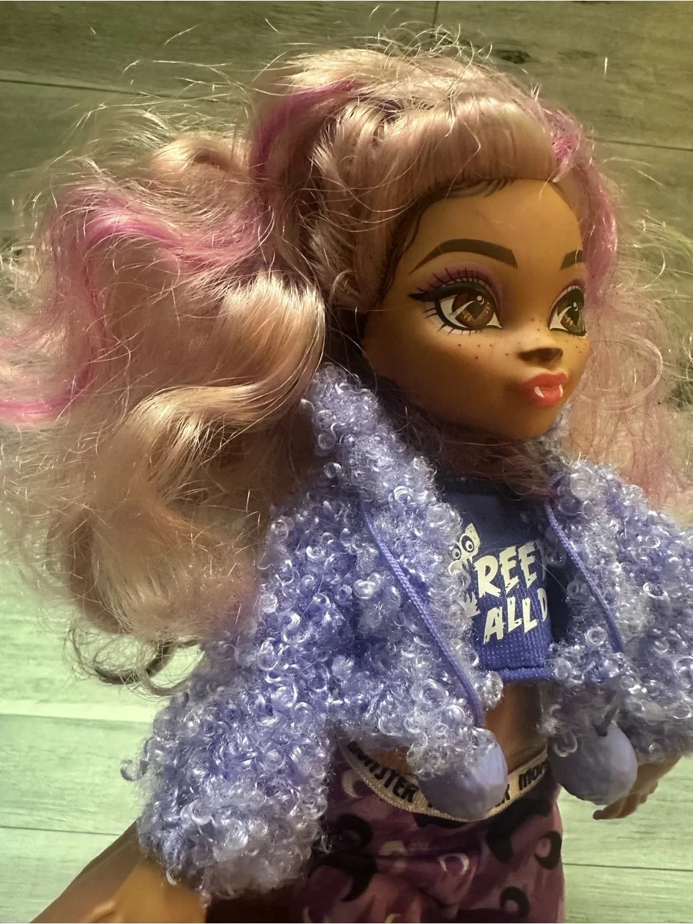 Monster High Clawdeen Wolf  Purple Pink Curly-Haired Fashion Doll